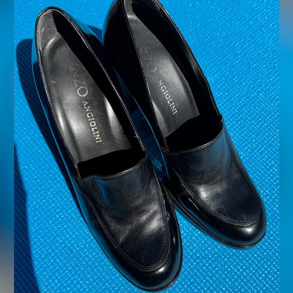 Classic Black Women's Heels - Picture 4 of 7